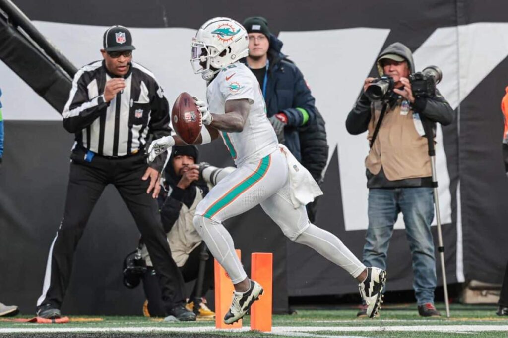 NFL: Comemora&ccedil;&atilde;o de Tyreek Hill fez cinegrafista dos Dolphins ser demitido