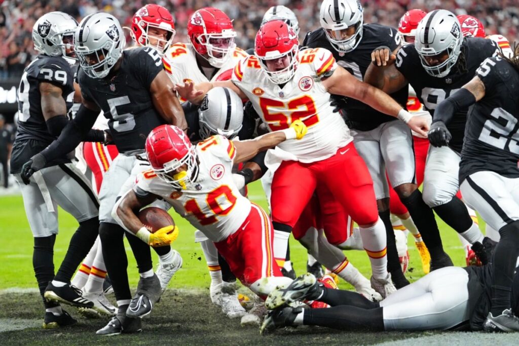 NFL: Chiefs vencem Raiders de virada e igualam rivais da AFC