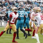 NFL: 49ers evitam vexame hist&oacute;rico em estreia de Chase Young