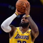 NBA: LeBron quebra recorde na vit&oacute;ria dos Lakers contra os Clippers e atinge marca &uacute;nica