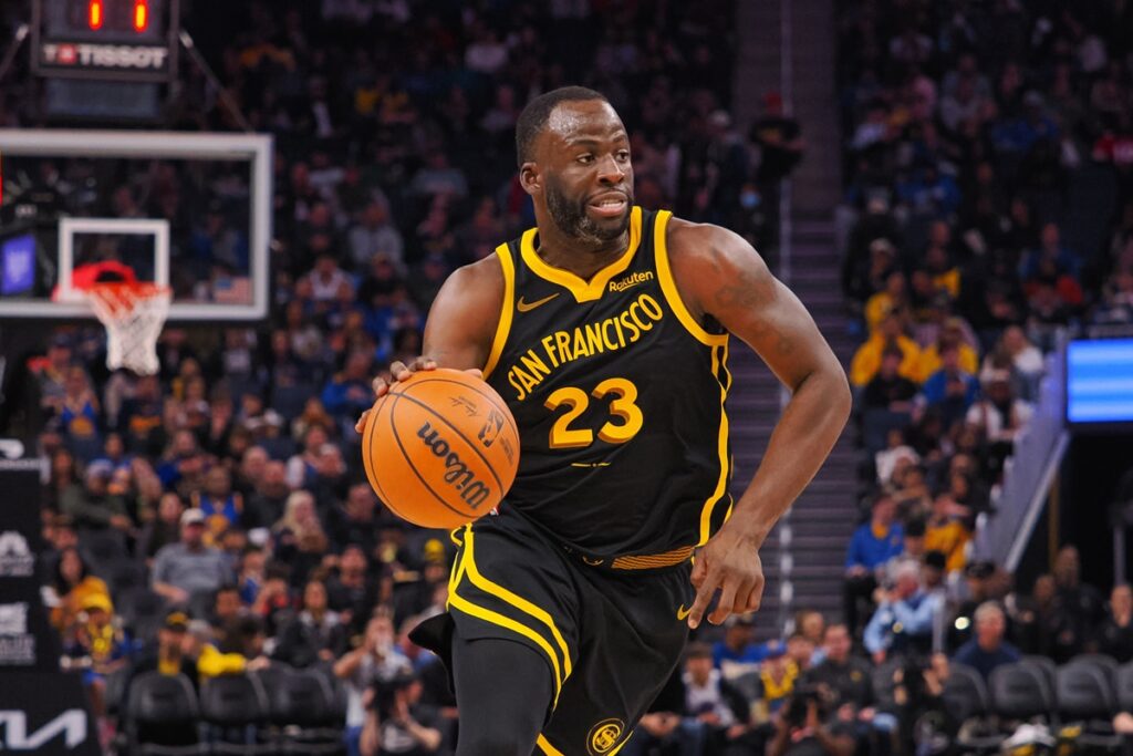 Draymond Green recebe gancho pesado da NBA