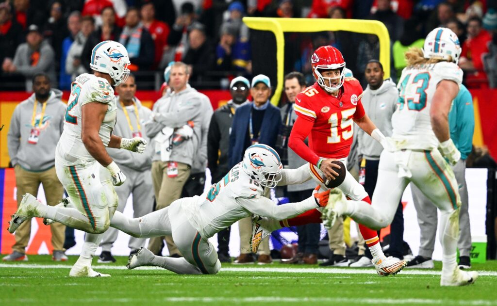 NFL: Na Alemanha, Chiefs levam a melhor sobre os Dolphins