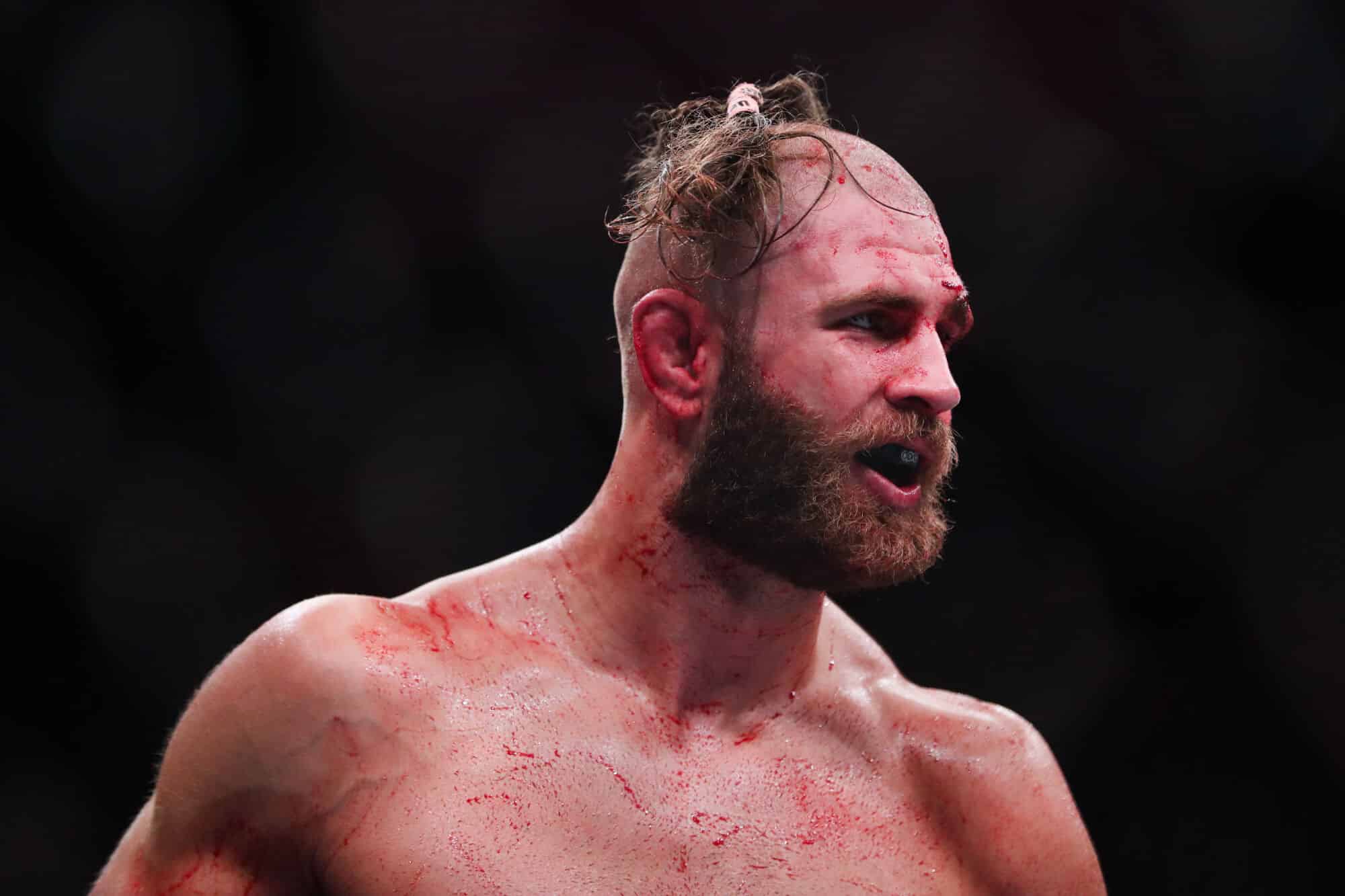 Jiri Prochazka faz seu retorno ap&oacute;s 18 meses para disputar novamente o cintur&atilde;o dos meio-pesados no UFC 295 (Foto: Icon Sport)