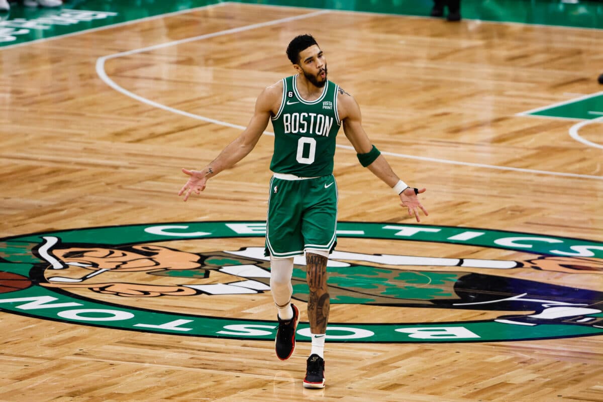 O ala Jayson Tatum é o grande destaque da temporada do Boston Celtics. Foto: Icon Sport
