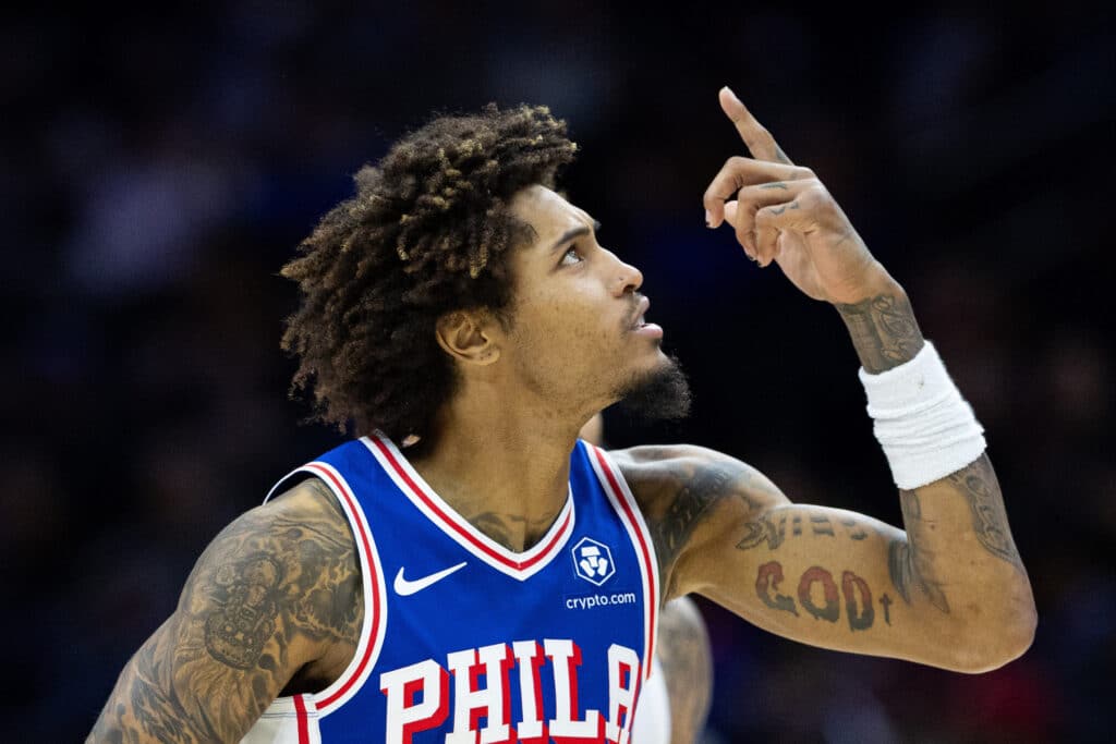 NBA: torcida dos 76ers homenageia Kelly Oubre Jr. em jogo quente de Maxey
