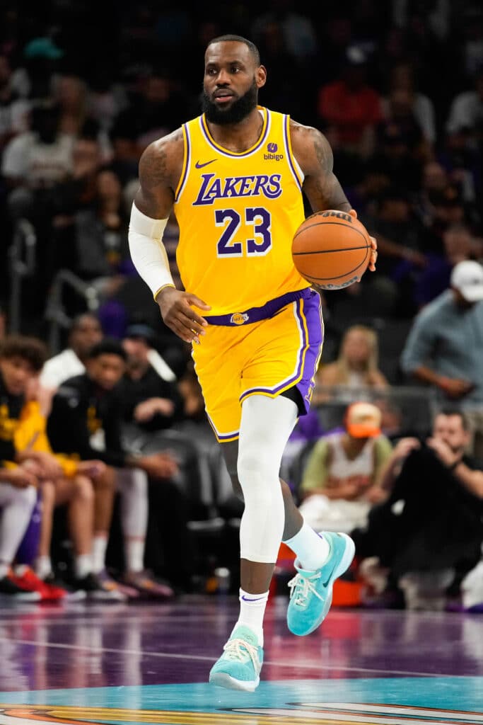 NBA: LeBron sofre les&atilde;o na panturrilha e desfalca Lakers contra Blazers