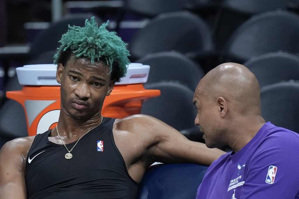 NBA: pol&ecirc;mico, Kai Jones explica sa&iacute;da conturbada dos Hornets