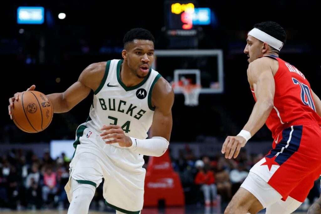 Imparável! Giannis marca 42 pontos e bate recorde na NBA