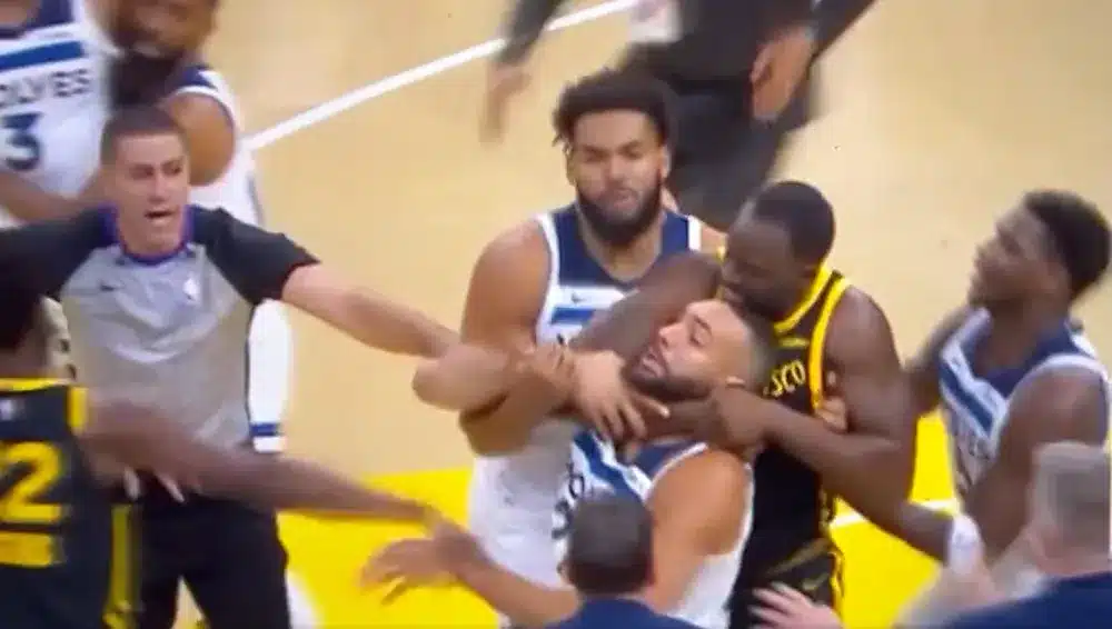 Draymond Green d&aacute; gravata em Rudy Gobert