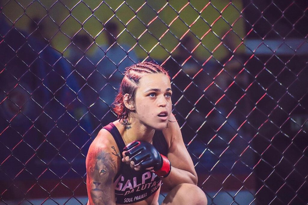 Eduarda Moura provoca romena ap&oacute;s vit&oacute;ria no UFC S&atilde;o Paulo: &lsquo;Ensinar a latir&rsquo;