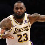 NBA: Lebron James faz sinal pol&ecirc;mico e Lakers vencem Rockets