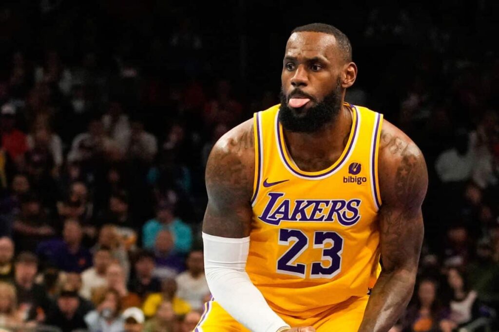 EXCLUSIVO: LeBron James quebra novo recorde&hellip; mas fora da NBA!