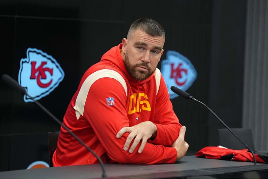 NFL: lutadora entra em pol&ecirc;mica sobre namoro de Travis Kelce e Taylor Swift