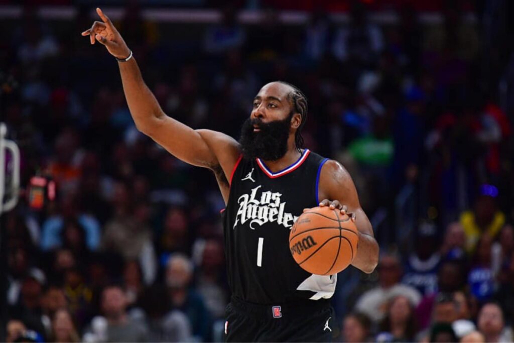 NBA: James Harden volta a falar sobre sa&iacute;da pol&ecirc;mica dos 76ers
