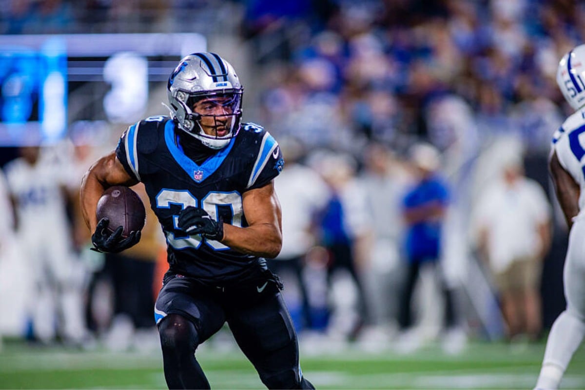 Chuba Hubbard em a&ccedil;&atilde;o pelos Panthers