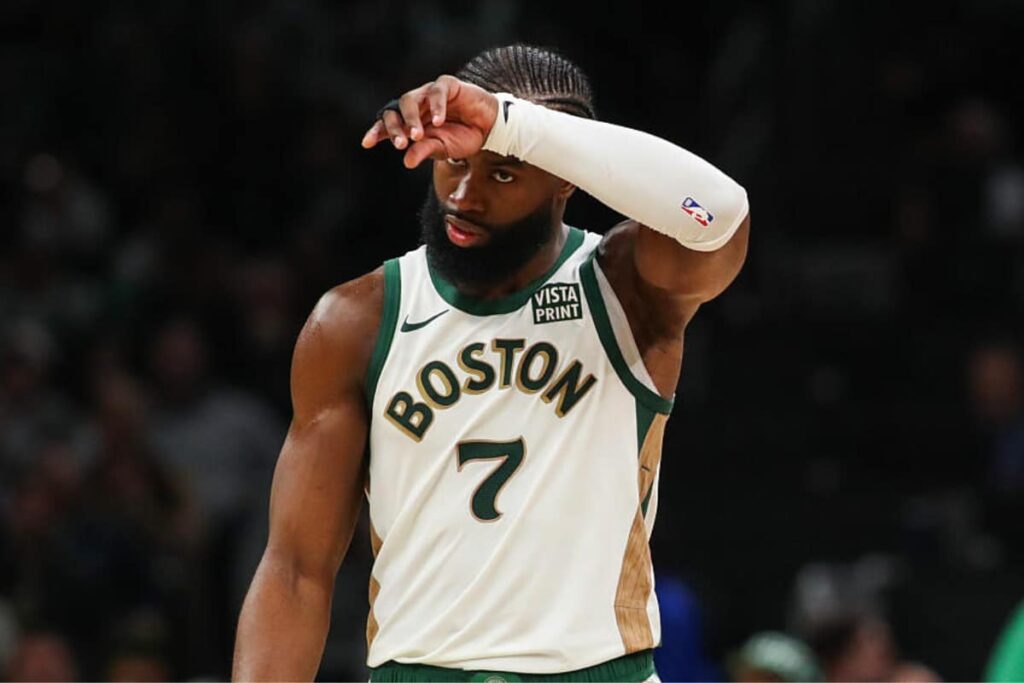 NBA: Celtics conseguem vit&oacute;ria apertada diante do Toronto Raptors