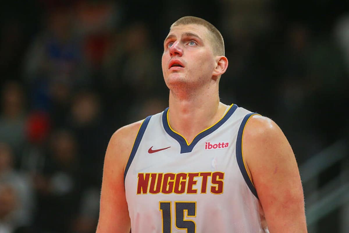 Nikola Jokic em a&ccedil;&atilde;o pelo Denver Nuggets na NBA
