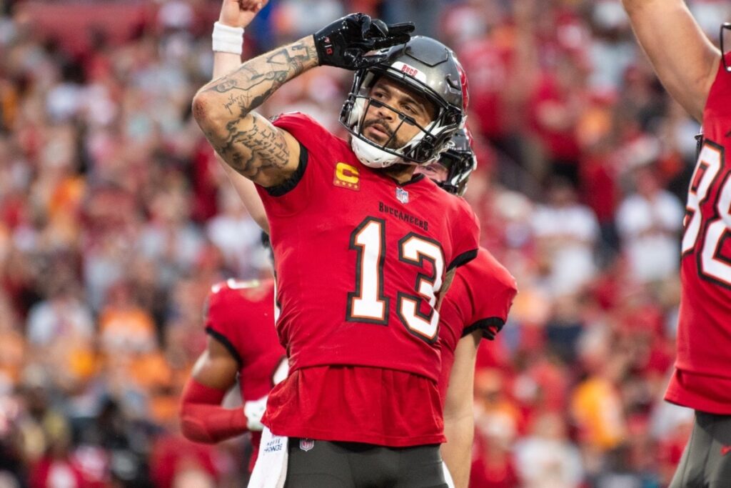 NFL: Buccaneers vencem Jaguars em noite de les&atilde;o de Trevor Lawrence