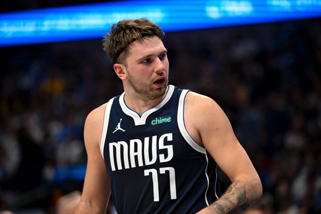 NBA: Luka Doncic rouba bola de LeBron James e leva torcida &agrave; loucura