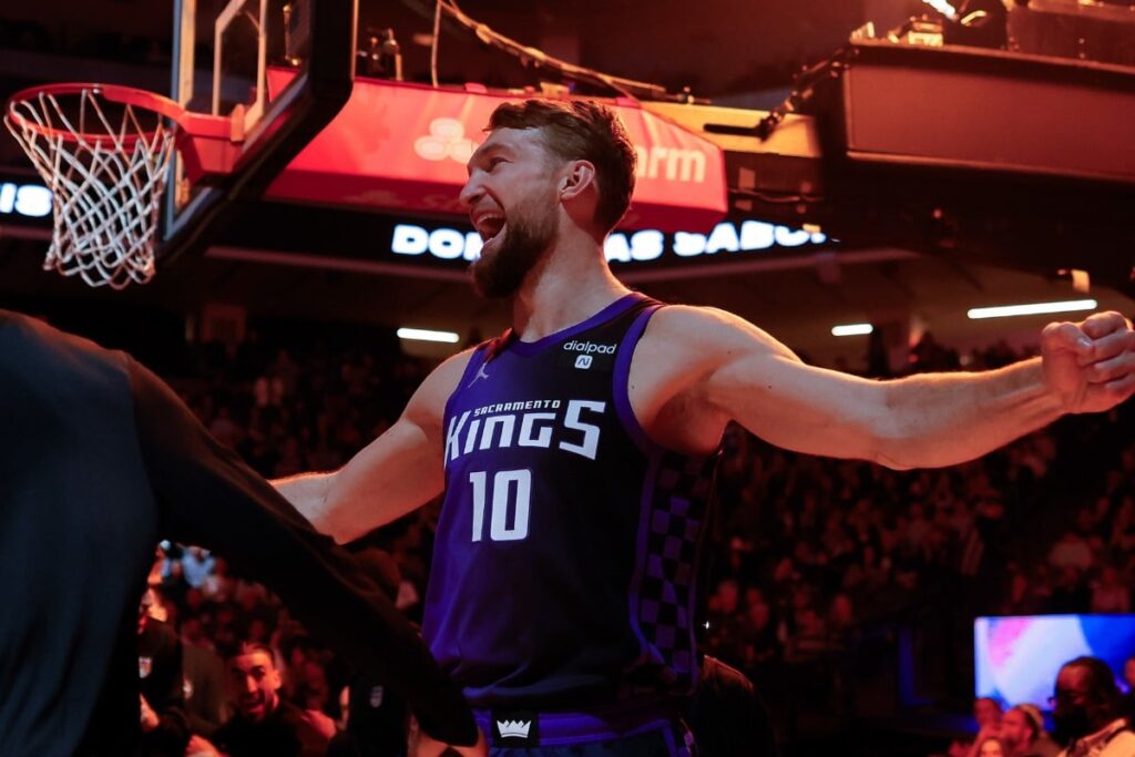 Piv&ocirc; dos Kings, Domantas Sabonis brilha e iguala marca&nbsp;de&nbsp;Jokic&nbsp;na&nbsp;NBA
