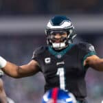 NFL: &lsquo;Jogada do ano&rsquo; d&aacute; recorde para Jalen Hurts, dos Eagles