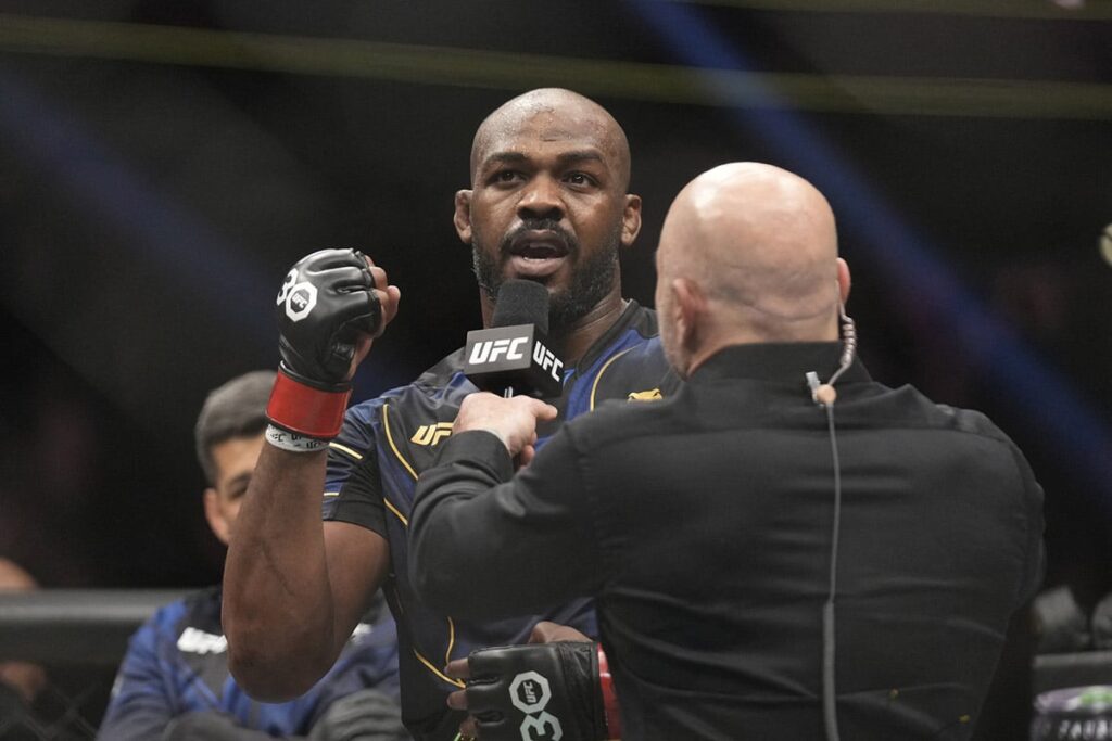 Pol&iacute;cia investiga Jon Jones por agress&atilde;o e amea&ccedil;a de morte