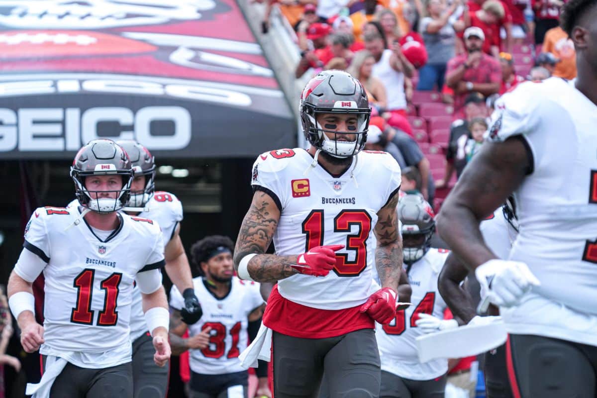 NFL: Evans faz hist&oacute;ria em vit&oacute;ria do Buccanneers sobre o Panthers