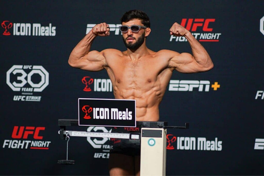 UFC Austin: Tsarukyan destr&oacute;i Dariush e nocauteia em 64 segundos