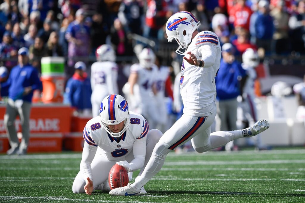 NFL: Bills chutam certo para permanecer vivos