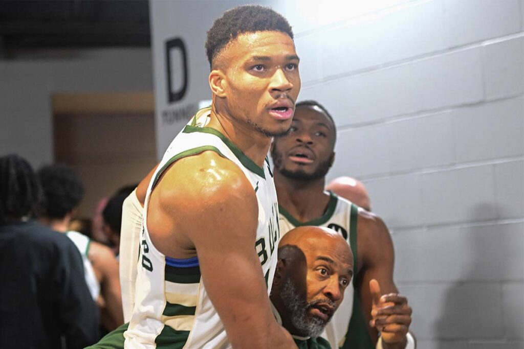 NBA: Antetokounmpo bate recorde, &eacute; &lsquo;roubado&rsquo; e se irrita em coletiva