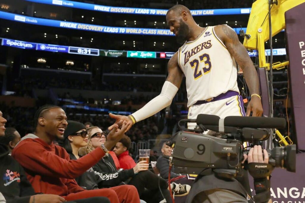 LeBron James se anima com estreia de Bronny na NCAA: &lsquo;Grande momento&rsquo;