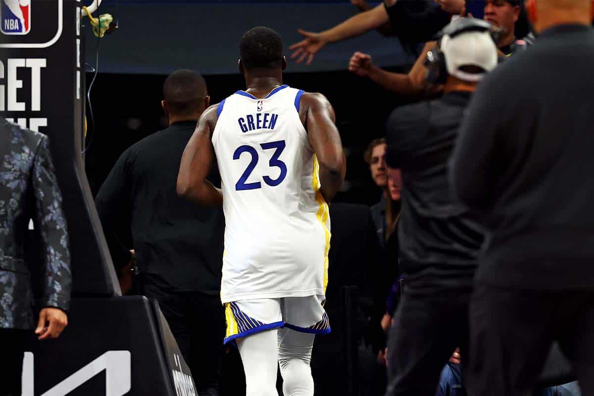 Expulso do jogo contra o Phoenix Suns, Draymond Green tem suspens&atilde;o de prazo indefinido na NBA. Foto: Reprodu&ccedil;&atilde;o/ Icon Sports