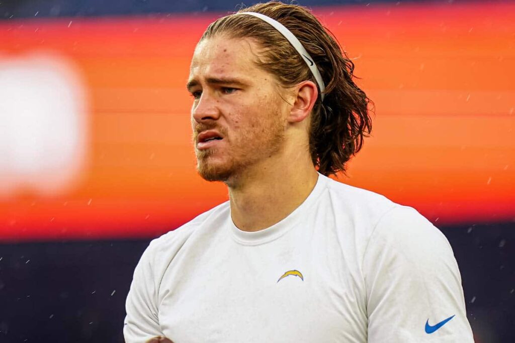 NFL: Justin Herbert sofre les&atilde;o e est&aacute; fora da temporada