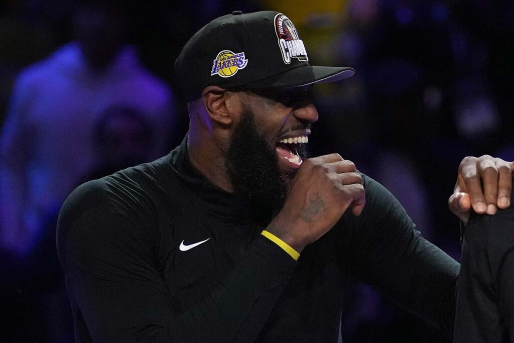 Copa da NBA: Ap&oacute;s t&iacute;tulo, LeBron James faz compara&ccedil;&atilde;o inusitada com Michael Jordan