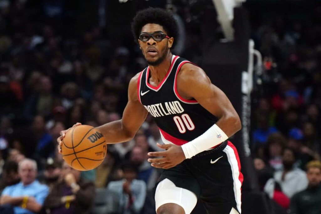NBA: Scoot Henderson faz seu melhor jogo e anota 1&ordm; duplo-duplo da carreira