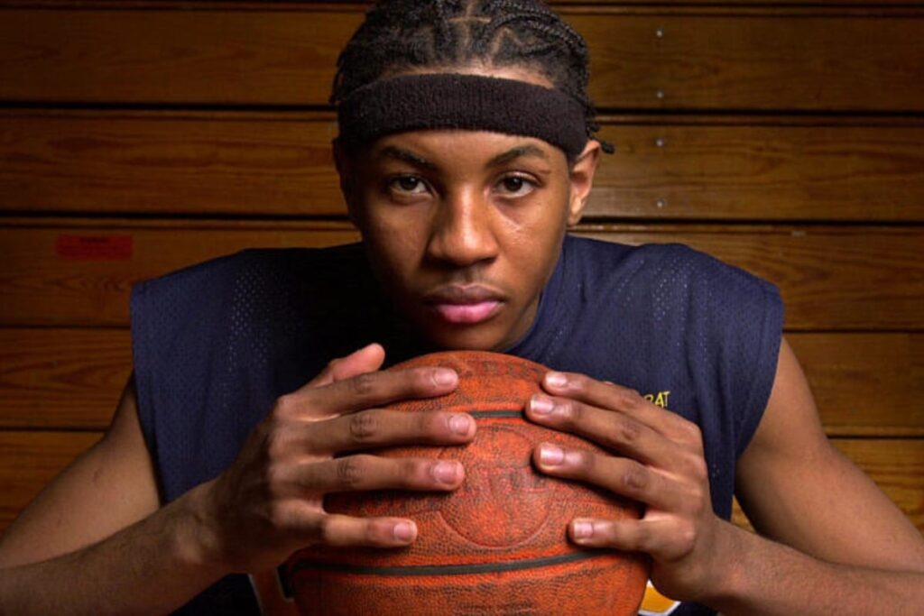 NBA: Carmelo Anthony entra em pol&ecirc;mica e fala sobre sa&iacute;da de Curry do GSW