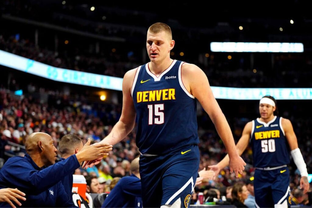 NBA: Nikola Jokic d&aacute; show e Denver Nuggets batem Indiana Pacers