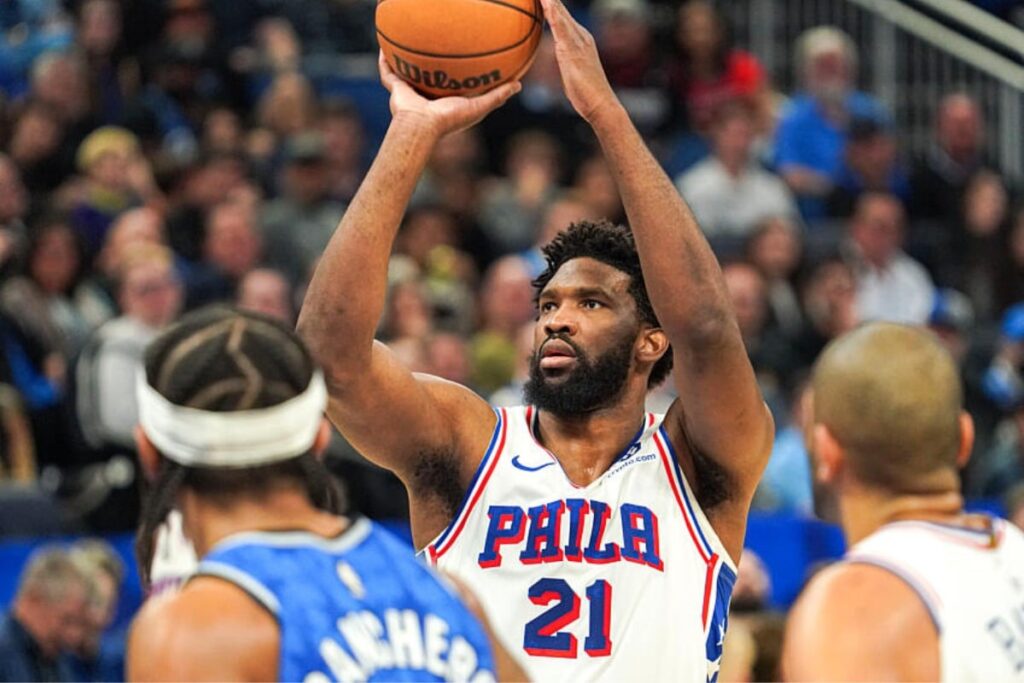 Joel Embiid deixa basquete de lado e revela o esporte mais importante do mundo