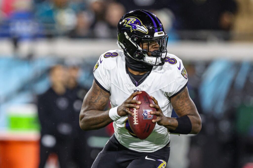 NFL: Lamar Jackson &eacute; eleito MVP da temporada 2023-24