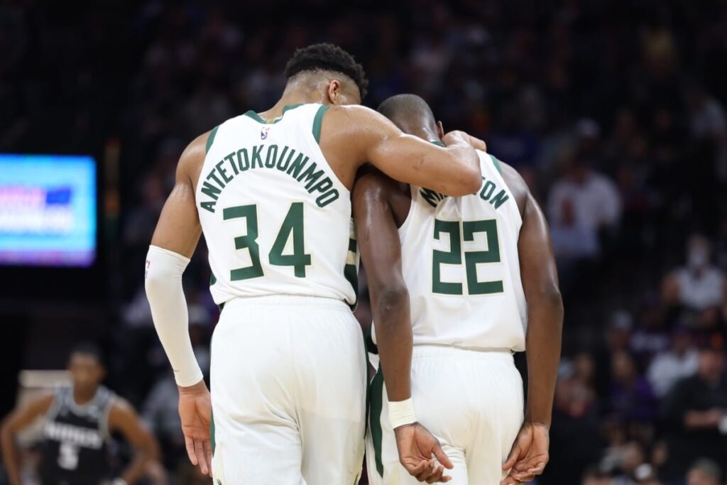 NBA: Giannis e Middleton fazem hist&oacute;ria em vit&oacute;ria dos Bucks