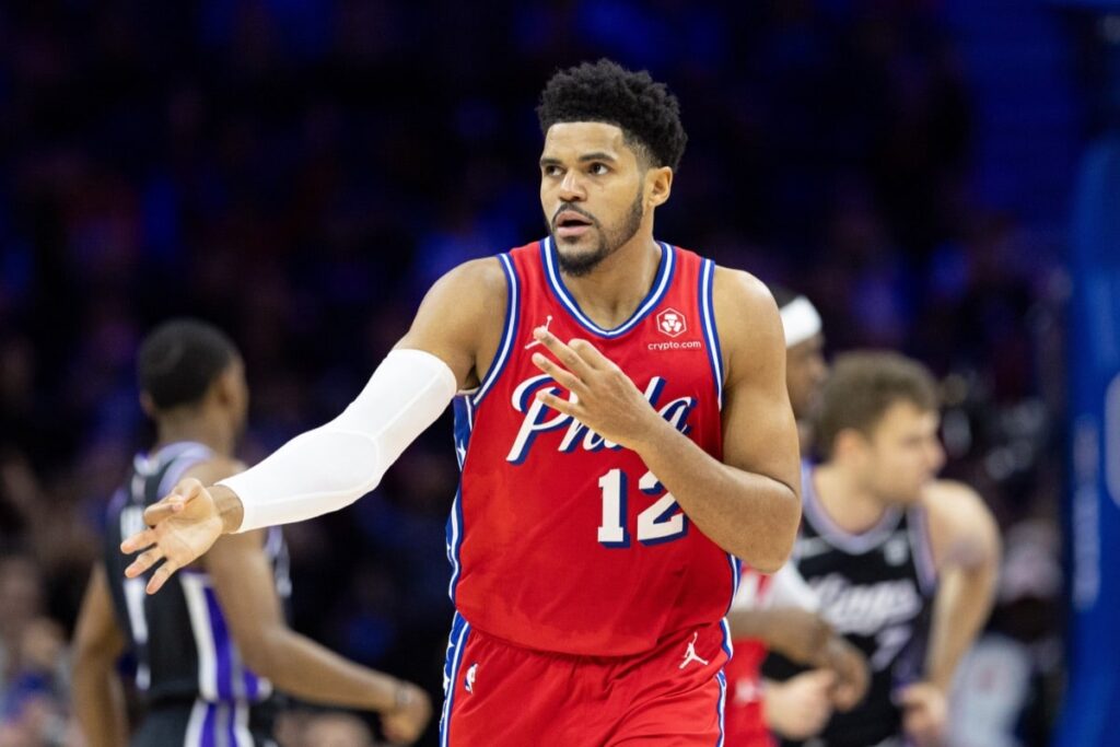 NBA: 76ers vencem Kings sem Joel Embiid e com show de Tobias Harris
