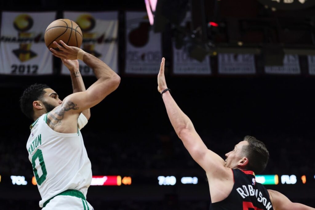 NBA: Celtics atropelam Heat fora de casa em noite de ‘jogo coletivo’
