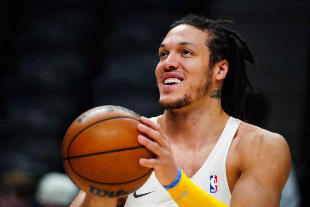 NBA: DeAndre Jordan imita &lsquo;cachorro&rsquo; em retorno de Aaron Gordon