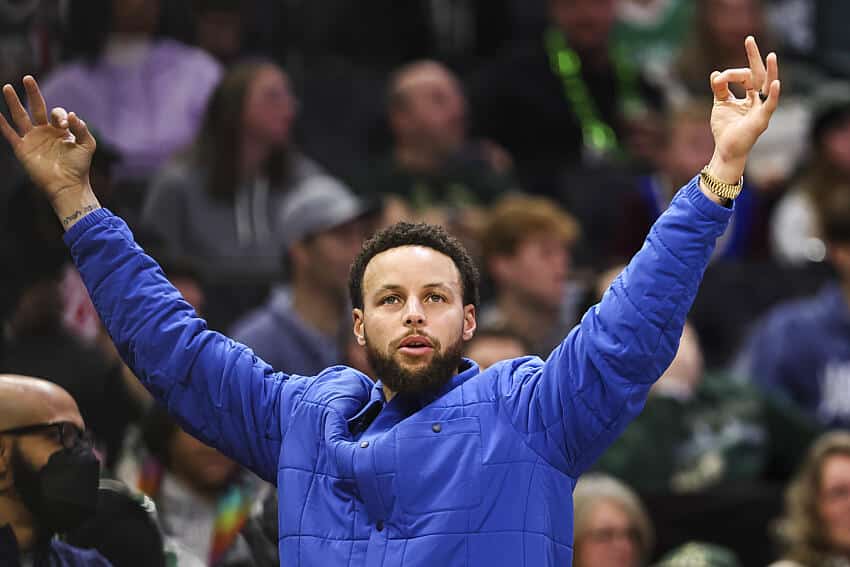 NBA: Curry faz cesta impressionante durante jogo dos Warriors