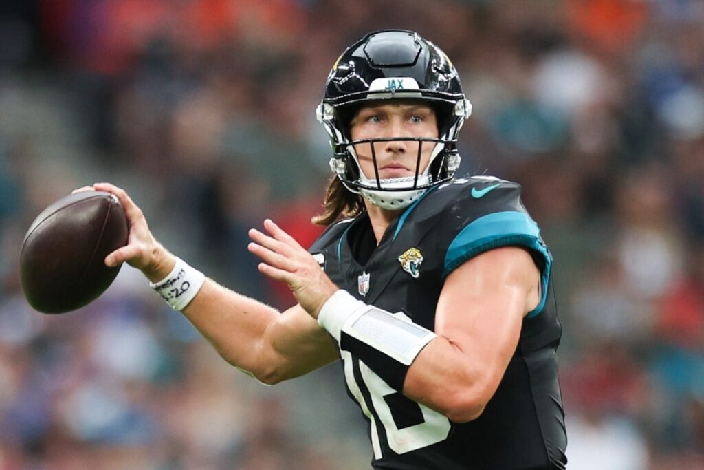 NFL: Trevor Lawrence deve ser question&aacute;vel na Semana 18