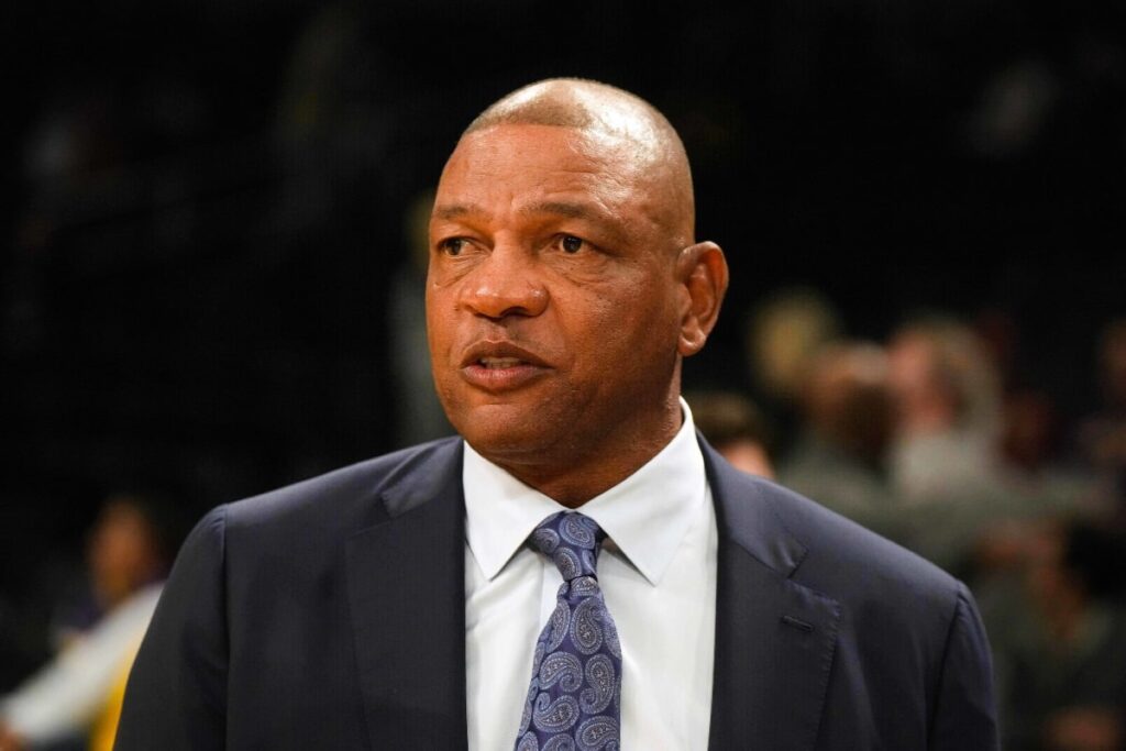 Doc Rivers fecha contrato milion&aacute;rio com os Bucks at&eacute; a temporada 2026-27
