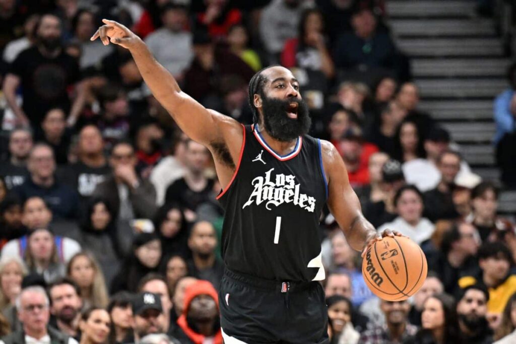 NBA: Harden brilha em vit&oacute;ria dos Clippers contra os Raptors
