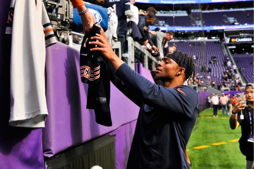 Justin Fields fala em tom de despedida dos Bears: &lsquo;Dei tudo de mim&rsquo;