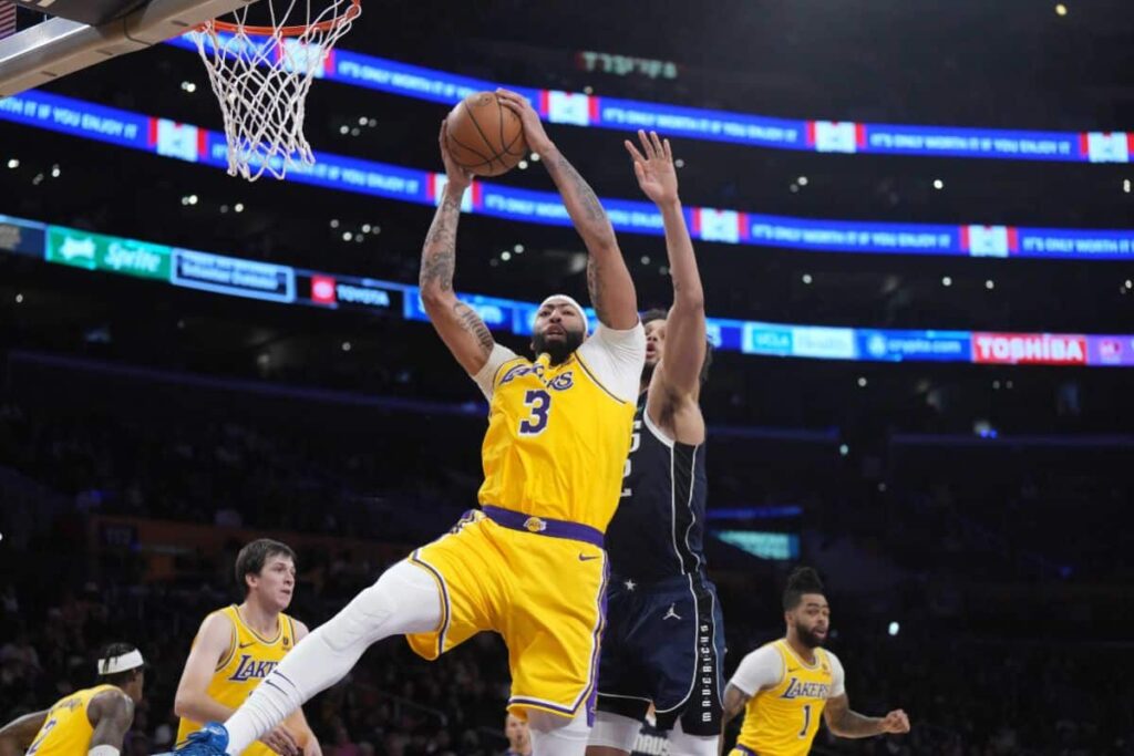 NBA: Lakers vencem Mavericks em grande noite de Anthony Davis