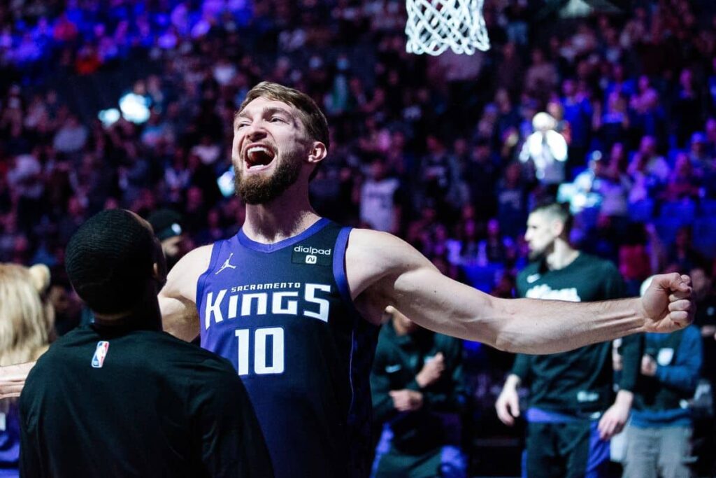 Em derrota para os Bucks, Sabonis atinge &lsquo;marca &uacute;nica&rsquo; na NBA